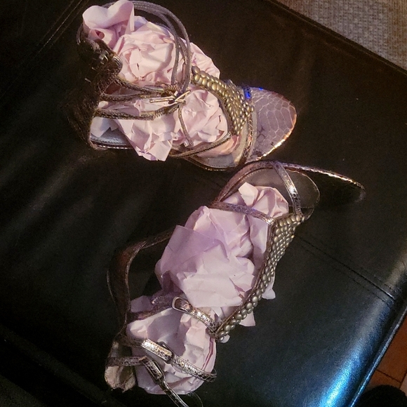 Women's size 7.5M gladiator style Sam Edelman sandal metal and silver in color. - Picture 2 of 5
